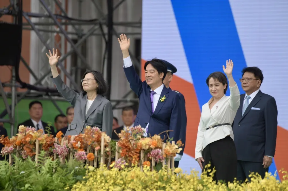 【520就職典禮】蔡英文與賴清德、蕭美琴揮手道別　正式成為「前總統」