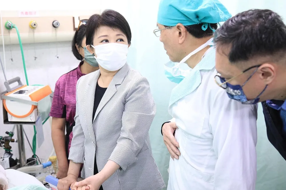 感謝英雄們！盧秀燕宣布「長髮哥」與勇敢的乘客們　終身搭中捷免費