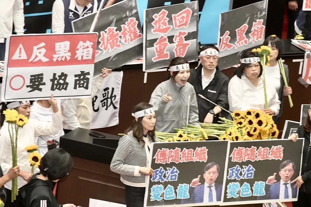 綠營駁斥民眾黨版法案比較表　批「傅隨組織」幫惡法護航