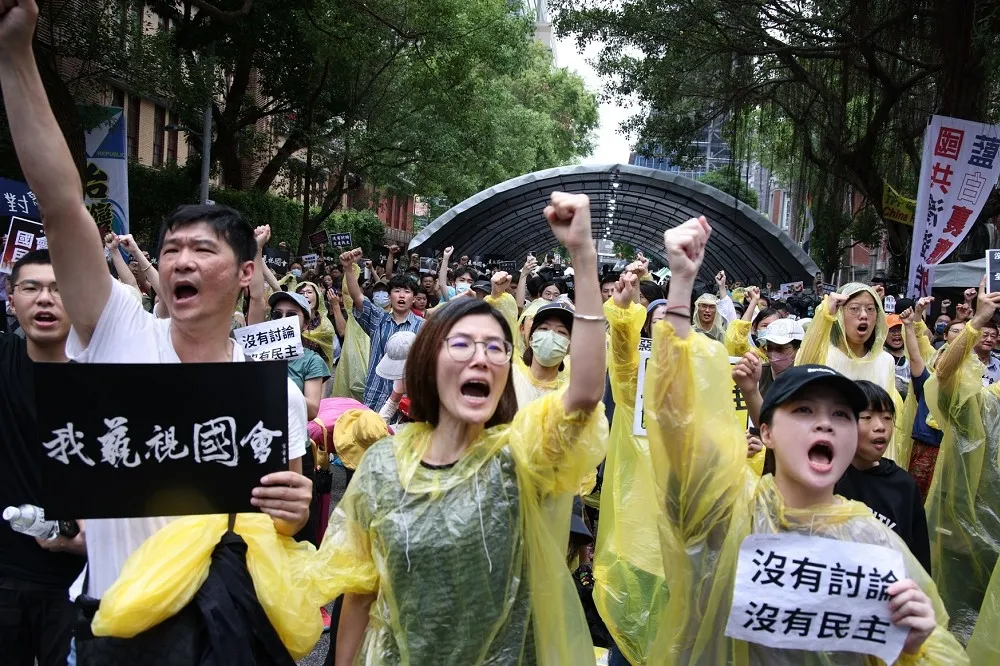 陳嘉宏專欄：藐視國會入法才是藍白最想拿到的「必殺器」