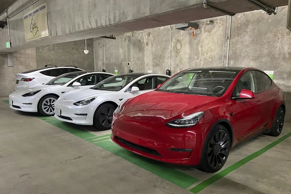 汽車製造商規避兩岸地緣政治風險　特斯拉最積極要求供應鏈移出中國與台灣