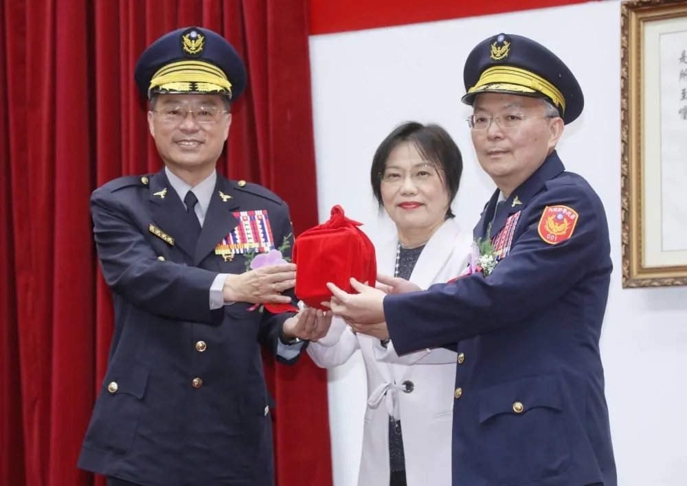 警政署長交接日　偵查隊長發文暗批黃明昭「終於滾去山上」遭申誡