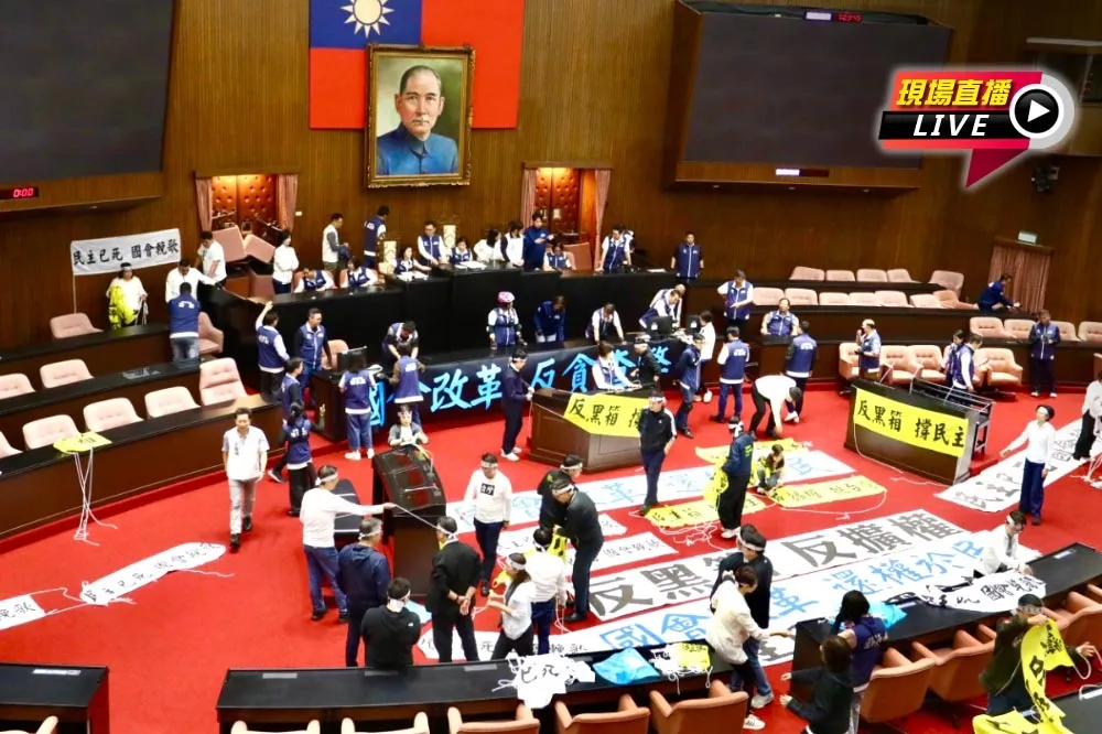 直播／立院場內再爆肢體衝突　場外民團集結抗議
