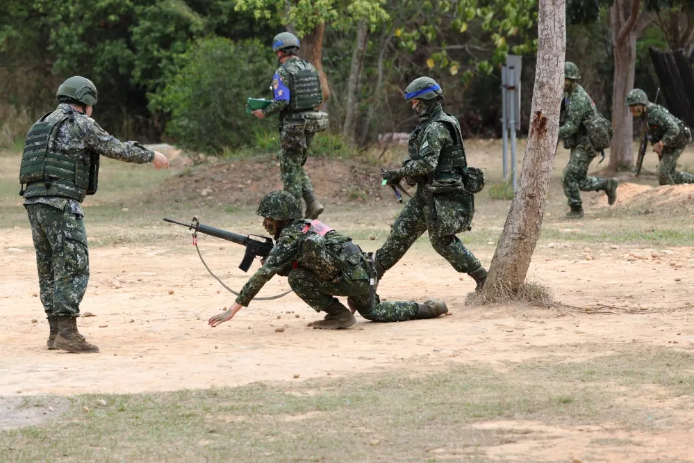 少子化釀兵源不足　國防部：今年可徵役男首破10萬人以下