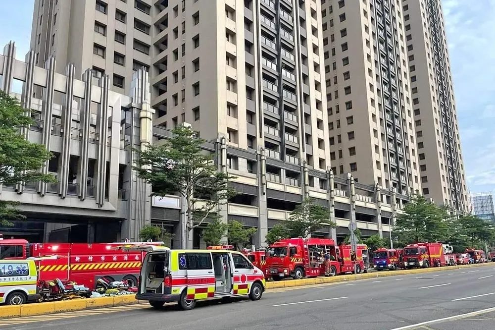 搶救15小時、2勇消殉職　新竹28層住宅「晴空匯」351人全數疏散