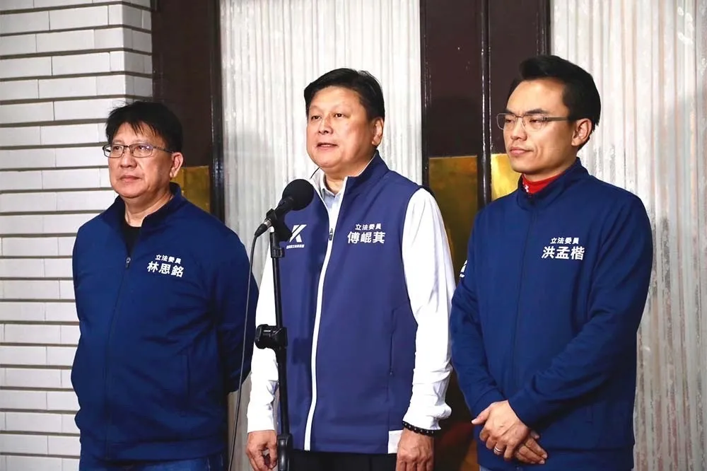 「青鳥」嗆罷免藍委　傅崐萁成攻擊箭靶冷回：當作消業障