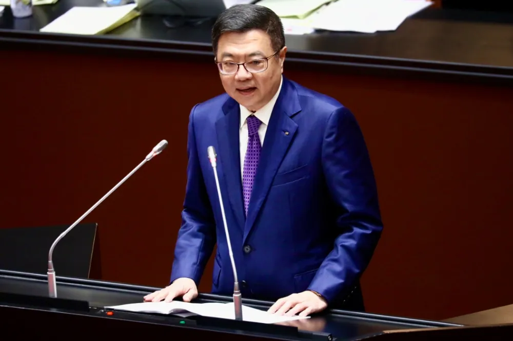 卓榮泰首度施政報告綠委拍手、藍委集體離席　洪孟楷：無聲的抗議