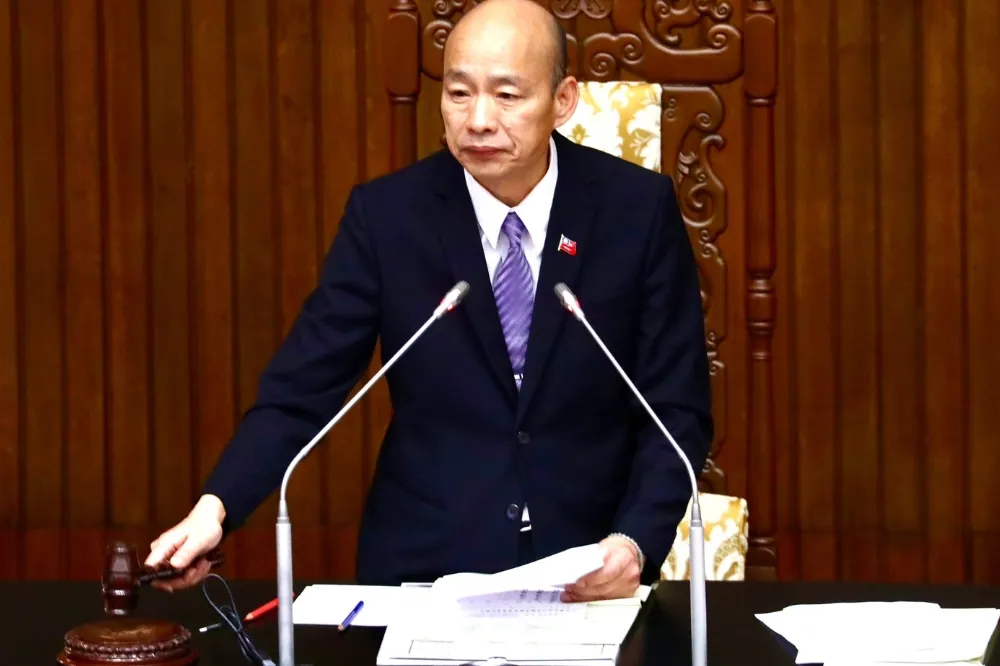 立院三讀通過調升議員助理補助費　村里長加發7.5萬元年終