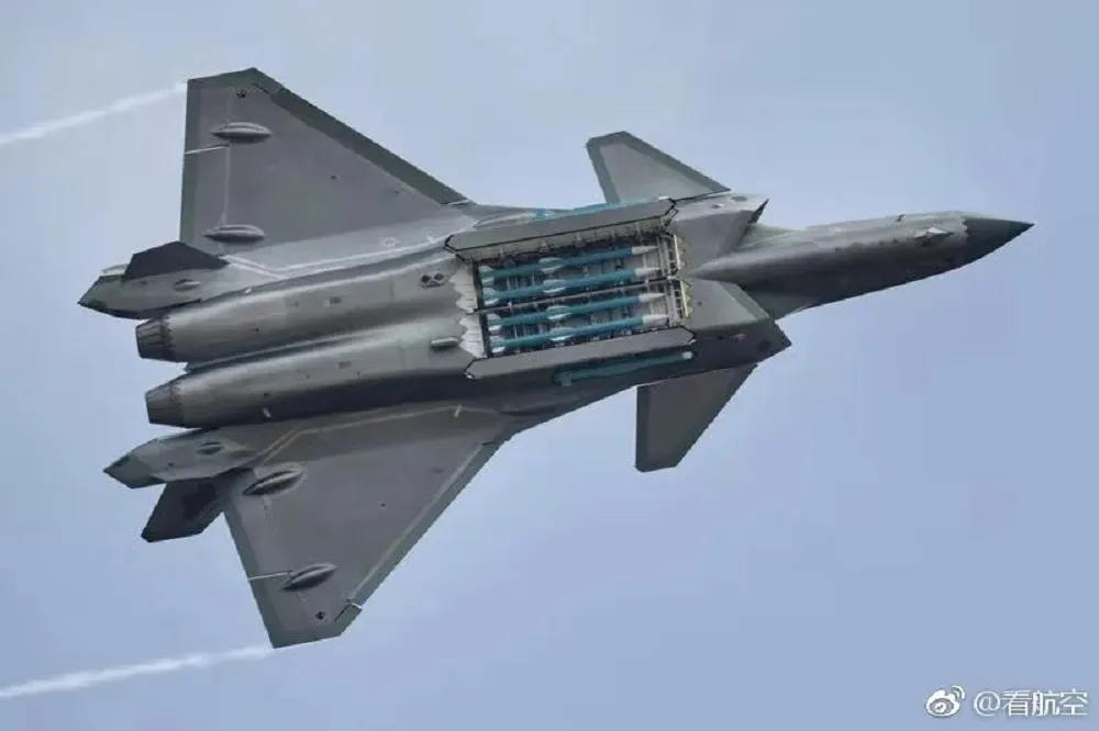 美衛星發現解放軍J-20戰機現蹤西藏日喀則基地　數量之多十分罕見