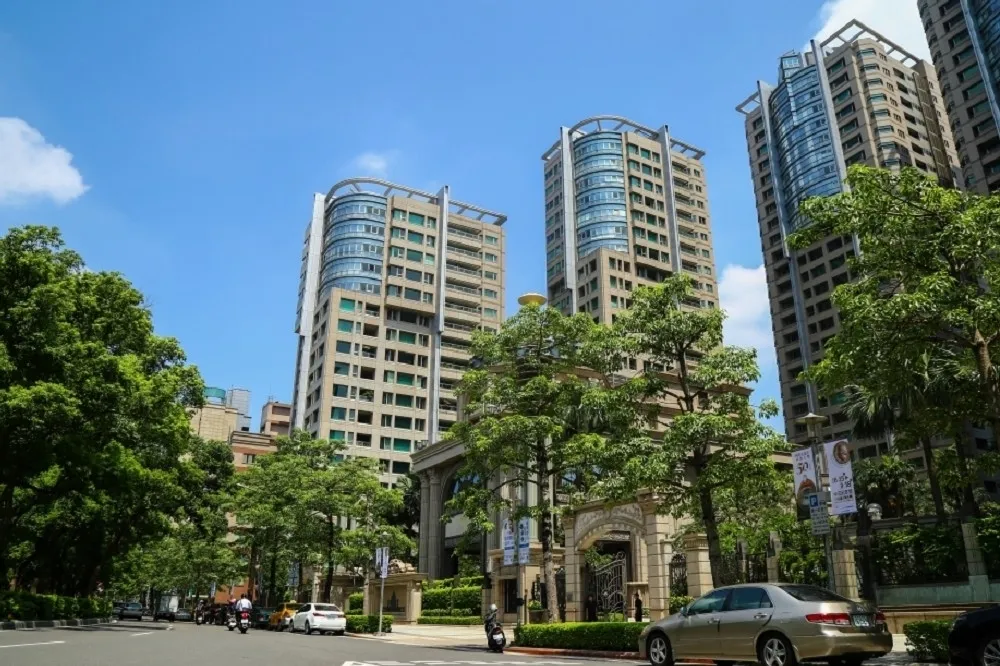 北市勞動局公布違規「慣老闆」　帝寶前物管公司未給加班費挨罰