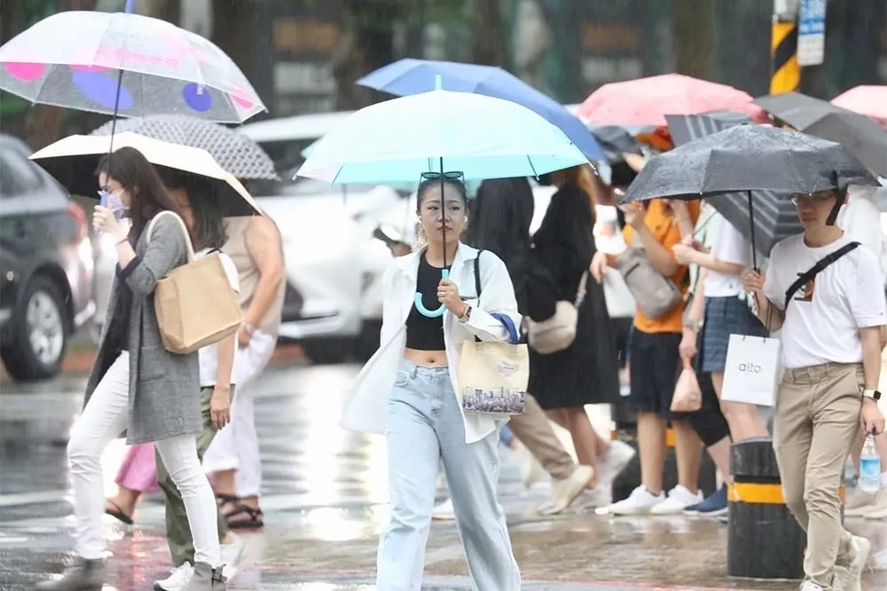 【端午連假天氣】全台悶熱有午後雷雨　白天高溫超過30度