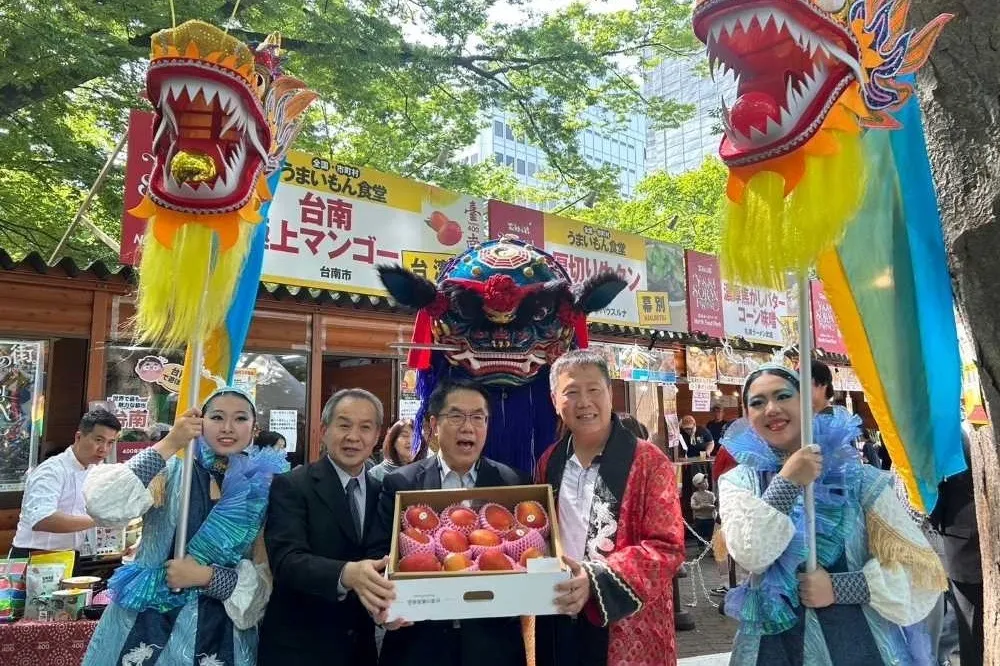 黃偉哲登YOSAKOI索朗祭    台南芒果成功插旗北海道