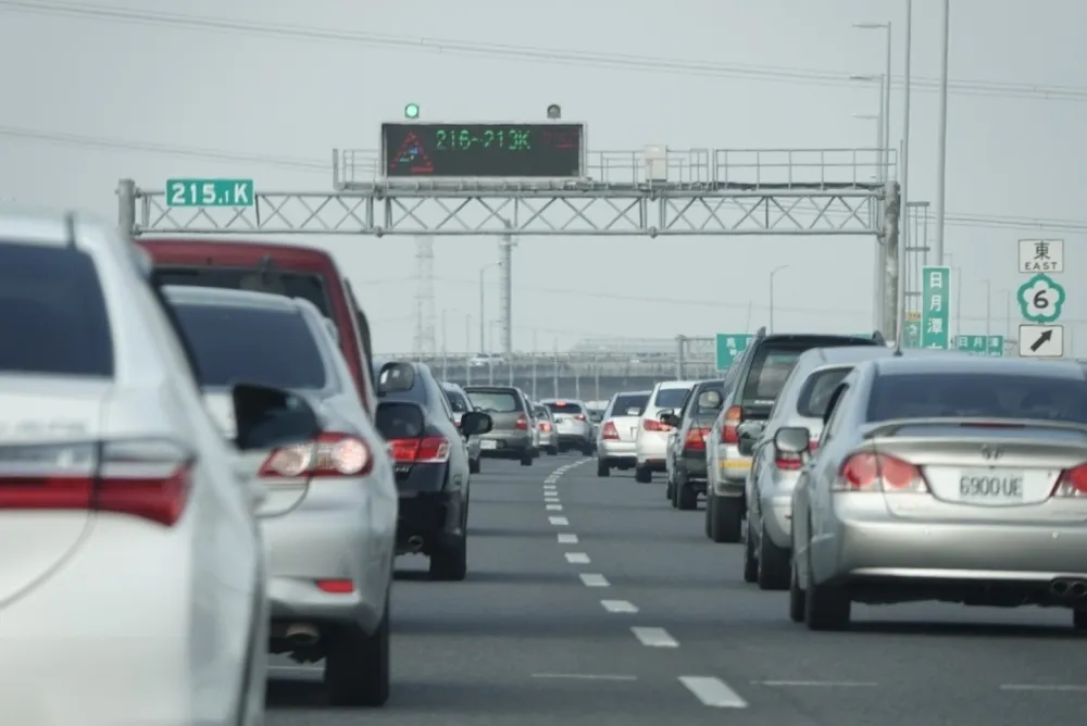 【端午連假Day3】北上車流下午出現　圓山到內湖路段紫爆