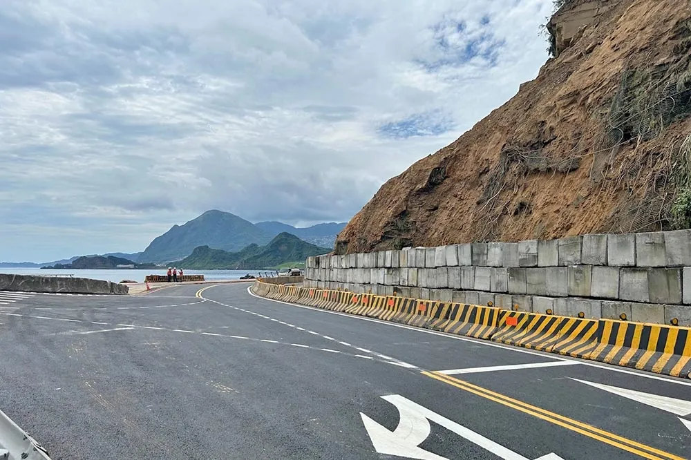 台2線基隆市北寧路段山崩搶通了　交長李孟諺：提前下午2點恢復通車