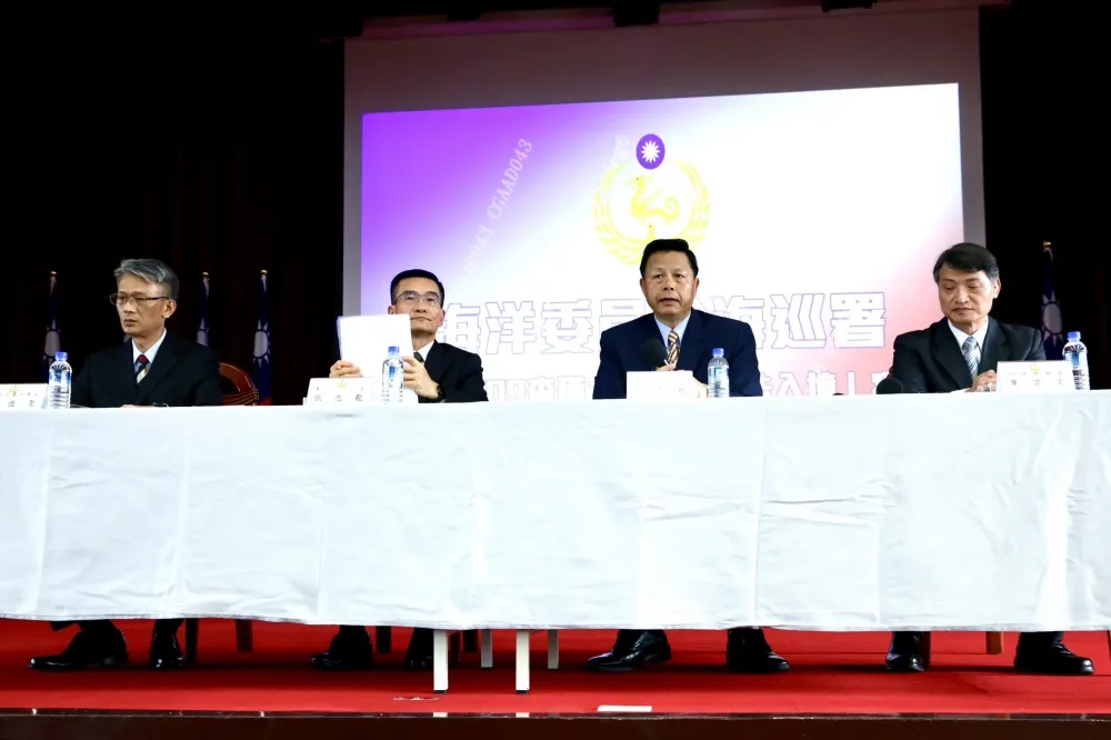 前解放軍官駕船衝淡水河　海巡坦承「2項疏失」分署長等10人遭懲處