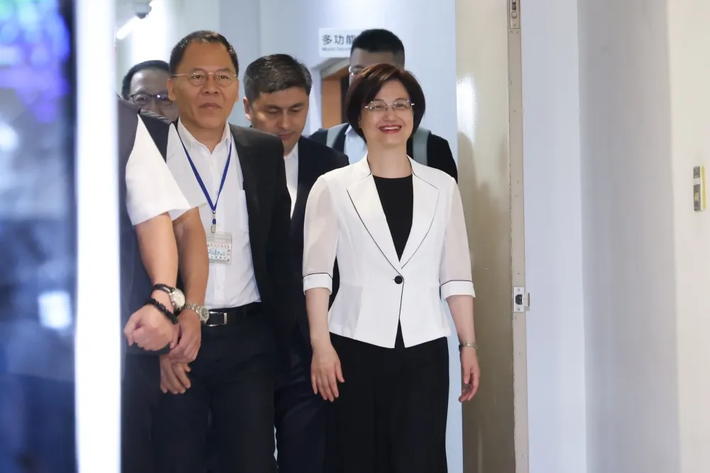 上海台辦主任與胡歌同班機抵台　北市府：事先不知情 