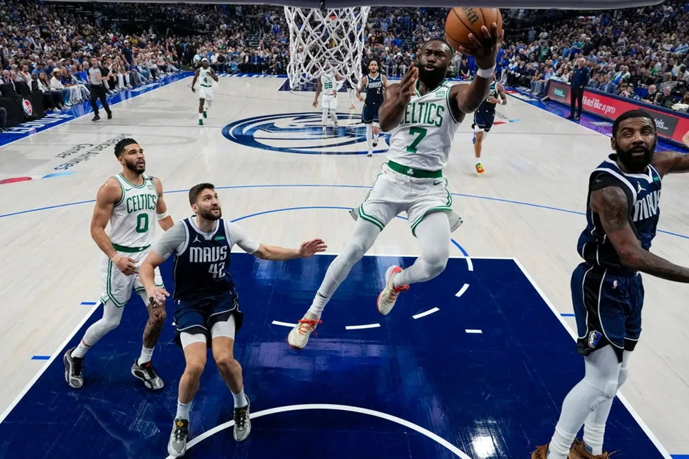 【NBA總冠軍】塞爾提克「雙探花」合飆61分打爆獨行俠　3：0搶先聽牌
