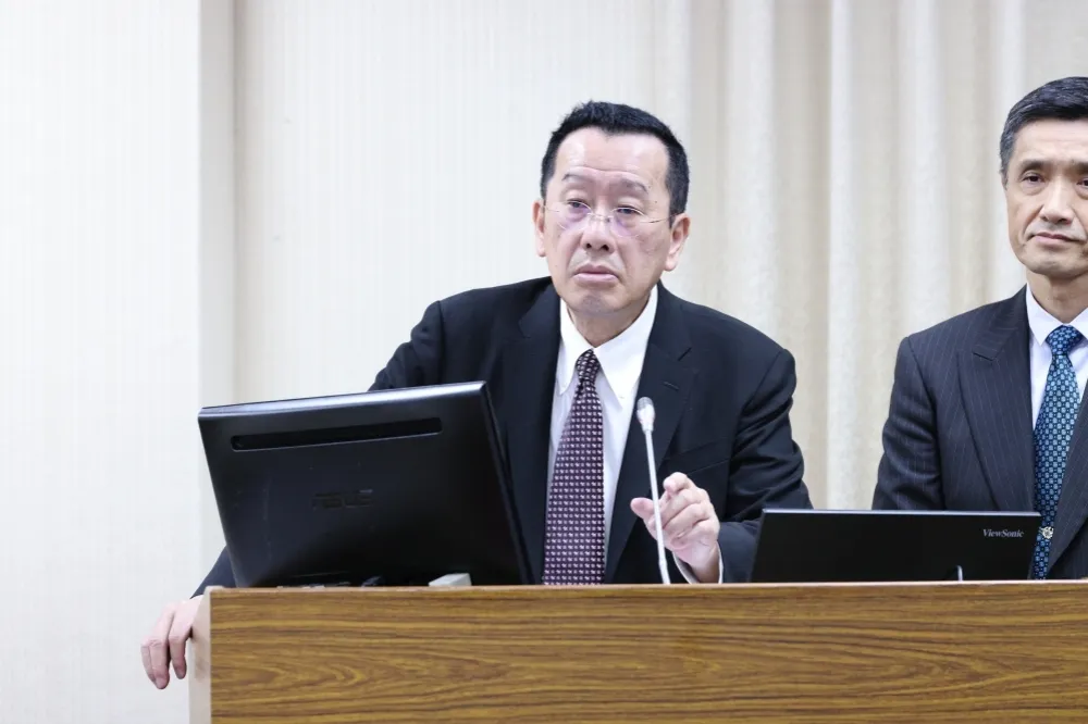 顧立雄應以法學素養推動台灣版「軍事事務革新」