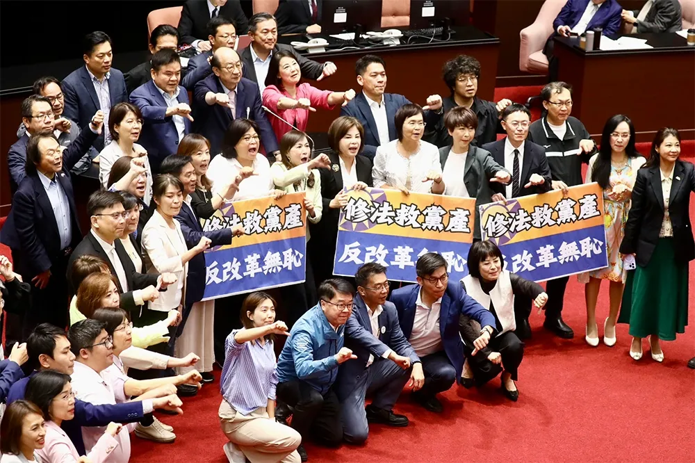 《黨產條例》修正草案成功付委　黃捷轟：民眾黨缺席保送國民黨小偷案
