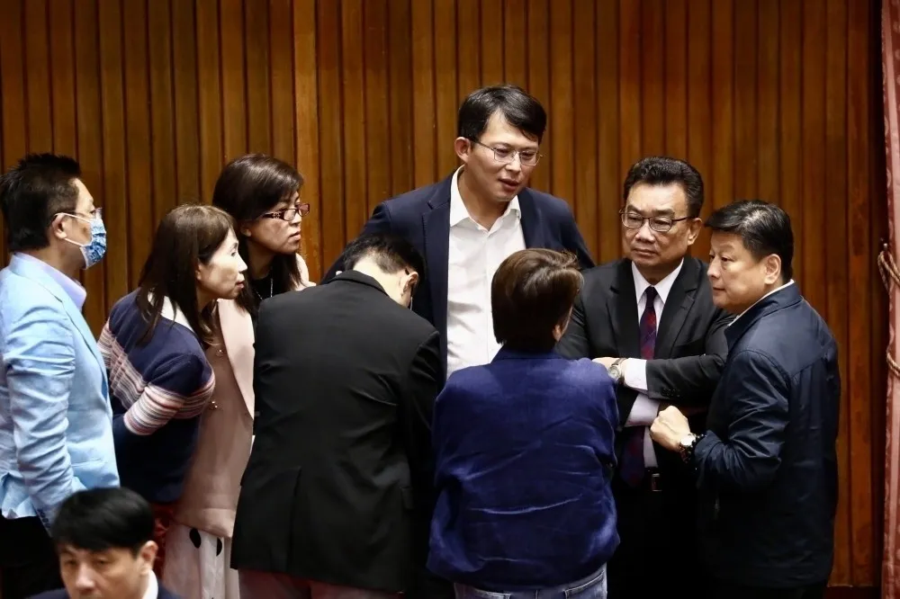 陳嘉宏專欄：黃國昌應該在柯文哲面前立一個軍令狀