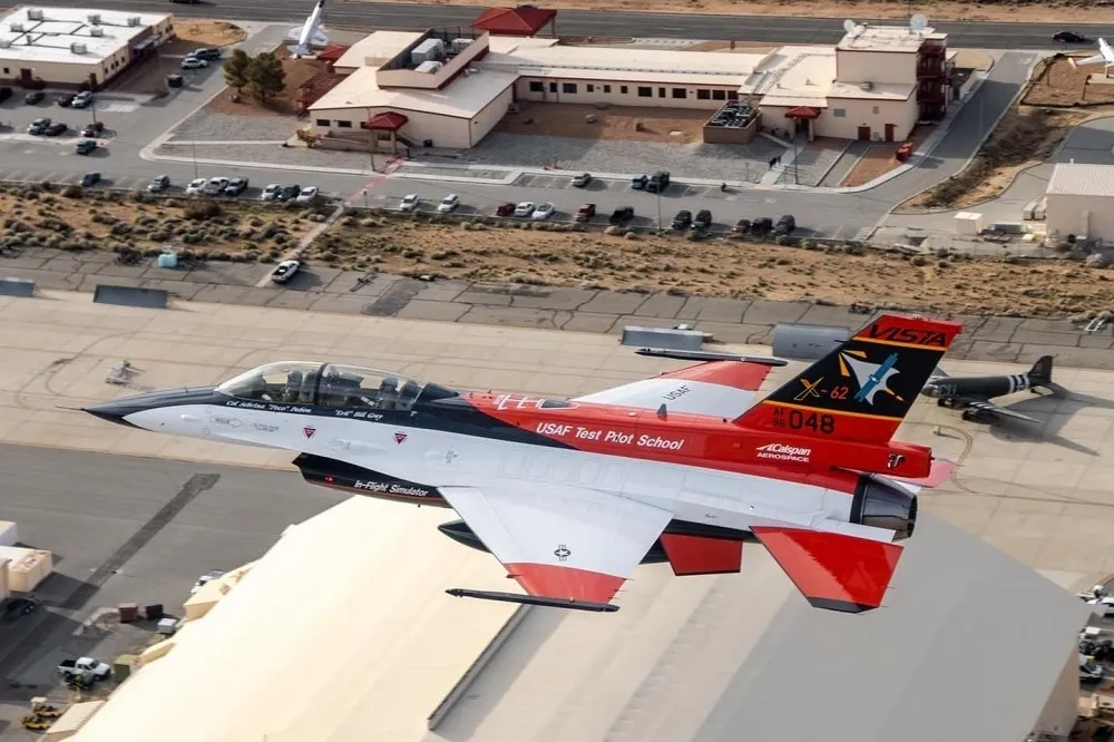 紀永添專欄：AI接管制空權──舊型F-16改裝成無人機的新未來  