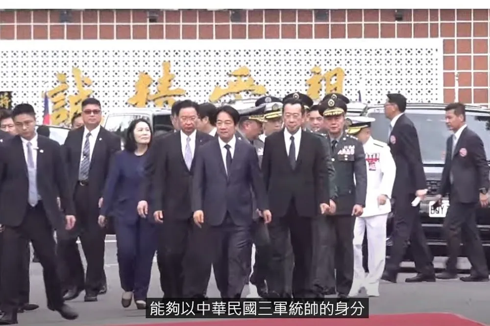 黃埔校慶賴清德身旁女子是誰？　資深媒體人批：幕僚比部長大成何體統 