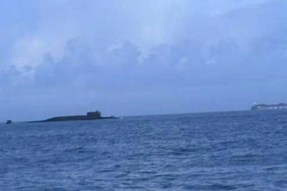 中國「最強潛艦」疑現身澎湖外海被漁民目擊　網笑稱：要捕小管捕到大管
