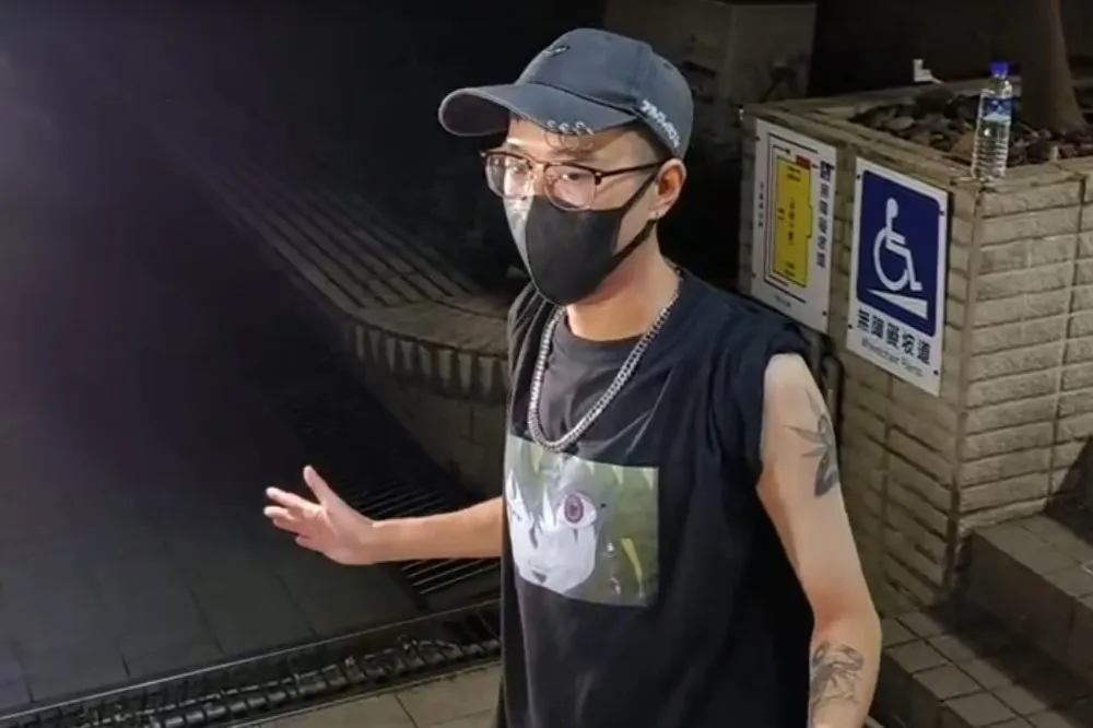 孫安佐亮瓦斯火槍　經紀人怨獵巫：我們不是白癡、有違法早被抓