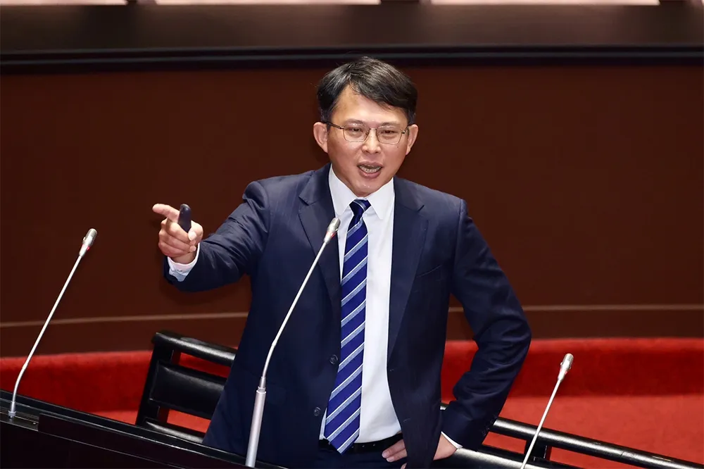 黃國昌質問「哪條法律規定懷疑官員虛偽陳述要判刑」　卓榮泰：主觀認定