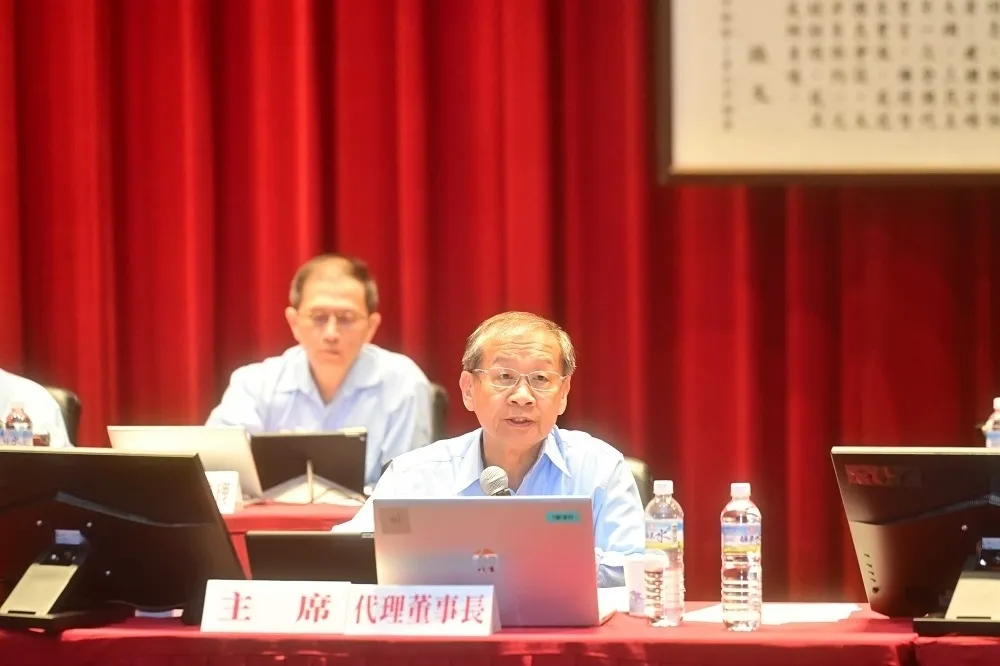 中鋼股東會代理董座王錫欽出席　紀念品「砧心有您」成焦點