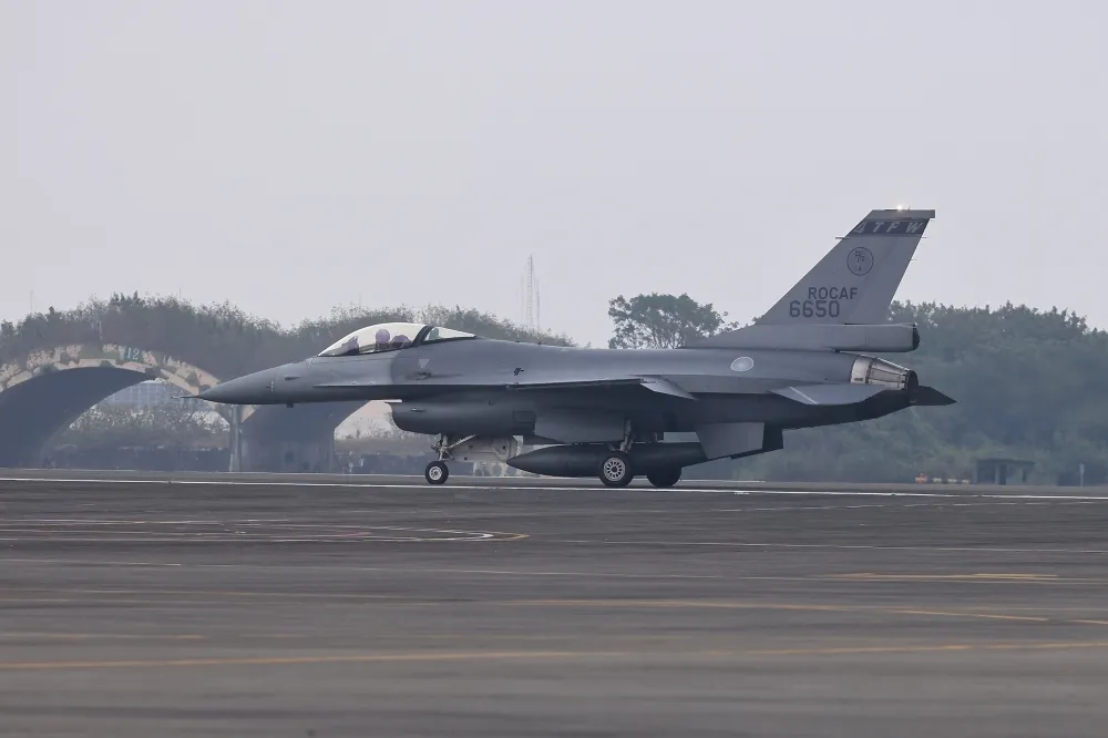 檢修完又故障　花蓮空軍基地F-16V起落架異常急返航