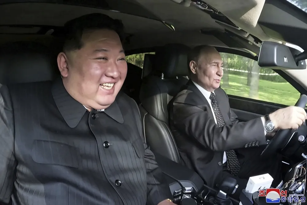 【有片】普丁送Aurus豪車載金正恩兜風　北韓回贈「國寶」豐山犬