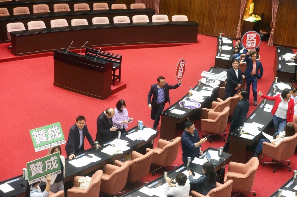 【內幕】「青島藍鷹」活動規劃險出包　國民黨急call三議員接主持棒