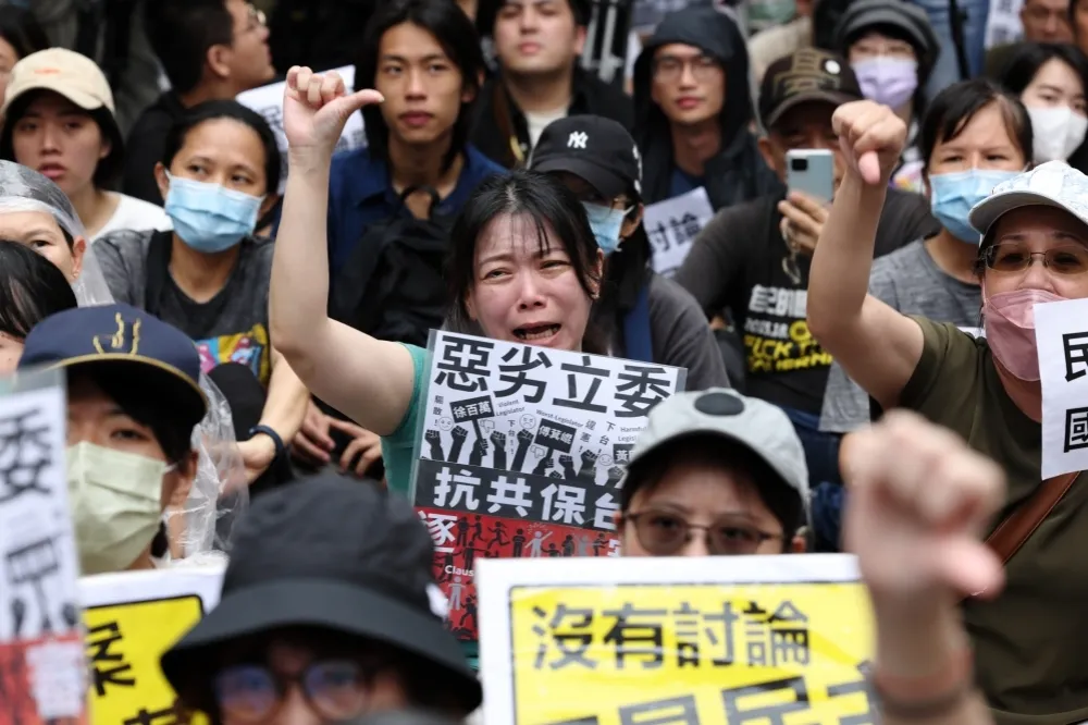 投書：藍白不如放手一搏提不信任案　來個立院解散重選