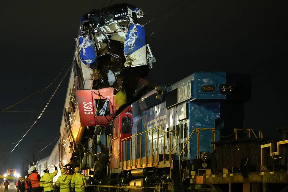 【有片】智利鐵路採中國技術試運轉客運列車相撞　釀2死9傷
