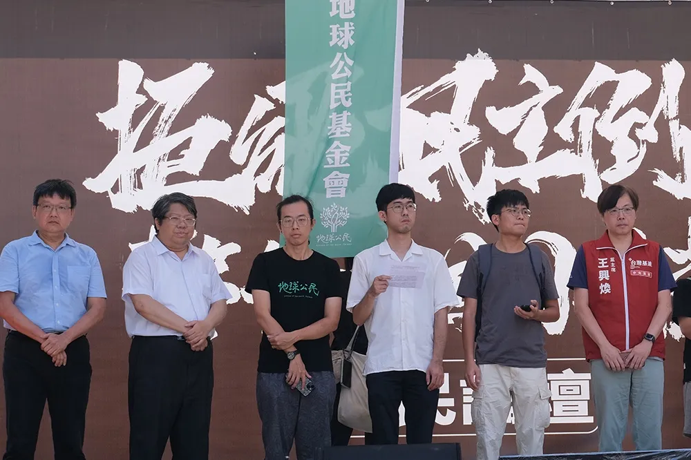 快訊／夏至熱爆了！「青鳥」集結　律師賴中強疑中暑送醫