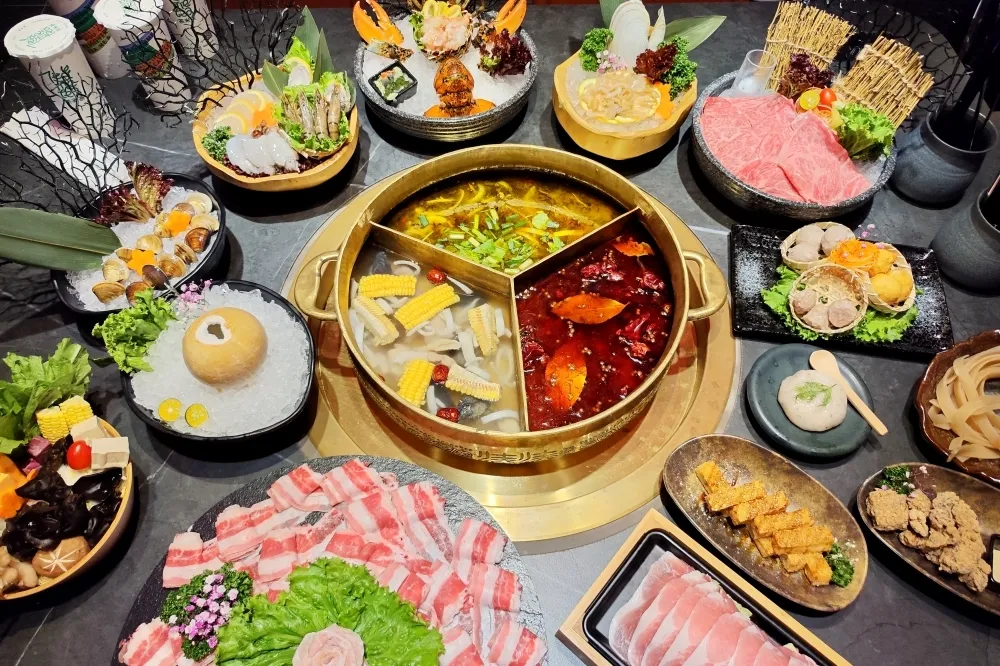 【推薦菜單片】全台首間「湊湊火鍋．茶憩」加入大巨蛋餐廳行列　KTV 包廂、7 款鍋底、4 大開幕優惠一次看