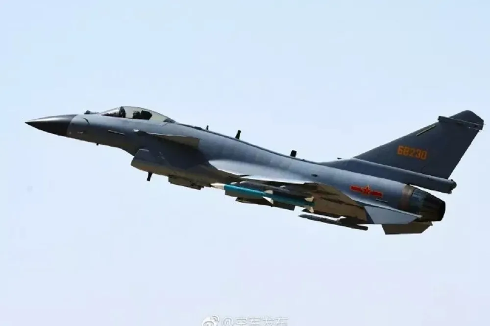 解放軍機闖進西半部從北到南飛行　明發射火箭將通過我防空識別區