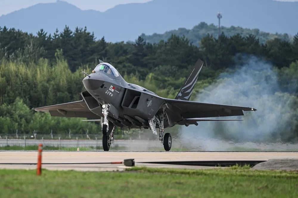 【有片】南韓軍方正式簽約　採購首批KF-21戰機