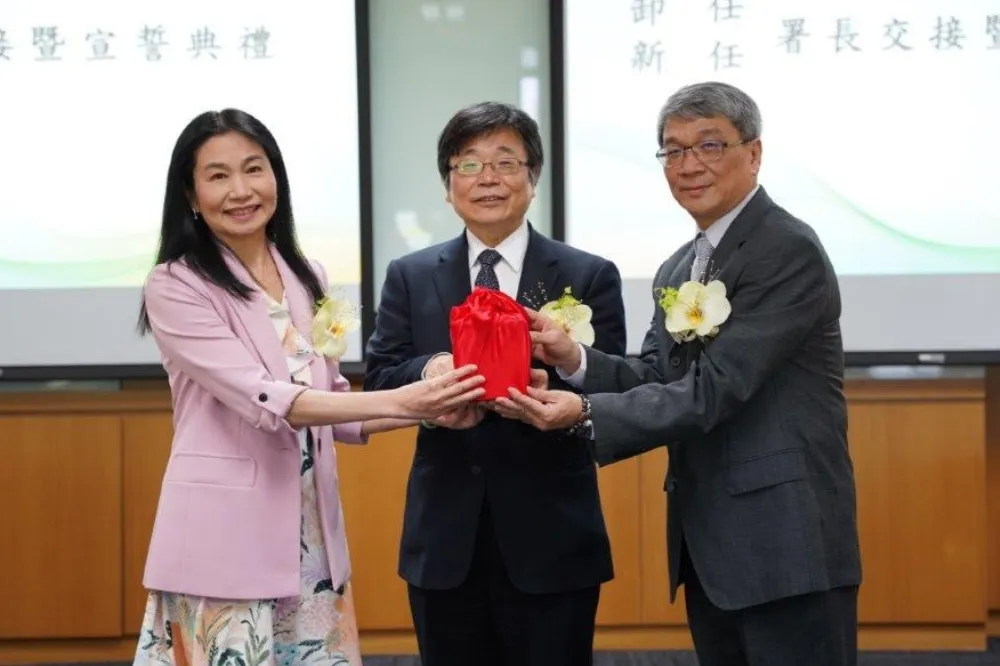 新任食藥署長莊聲宏接手　邱泰源：改善藥品短缺、食安問題