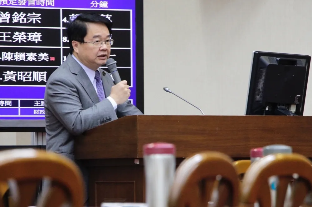 「罷免連署加嚴」吳秉叡急喊撤案　藍營轟：把修法當兒戲