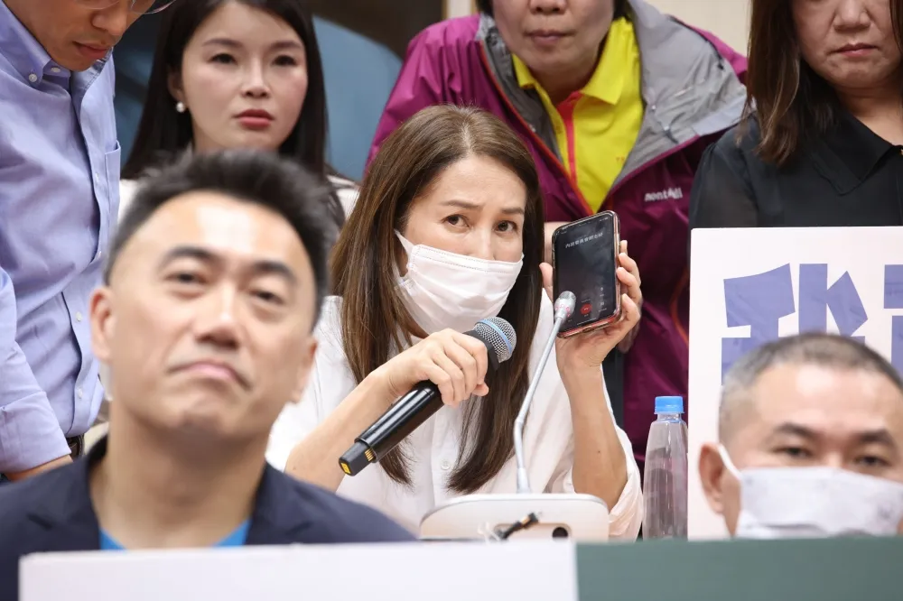 藍綠為修《公職人員選罷法》再次對決　高金素梅還原現場：議事人員被綠委綁架
