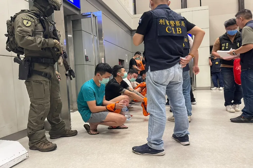 印尼峇里島抓103個詐騙犯有102名是台灣人　其中11名通緝犯昨押解回台