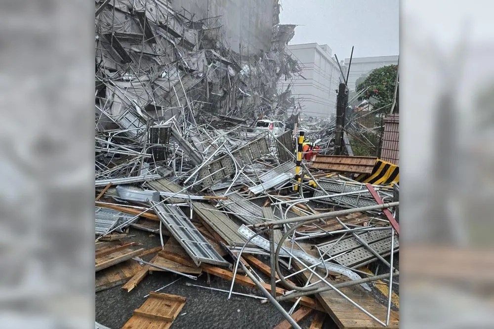 【畫面曝光】雲林福懋科技鷹架倒塌　鐵架如瀑布直落釀2死3傷