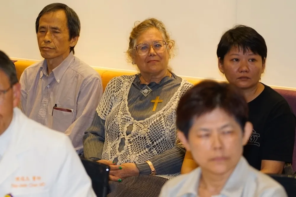 快訊／施明德前妻艾琳達車禍送醫　民進黨派人探視協助