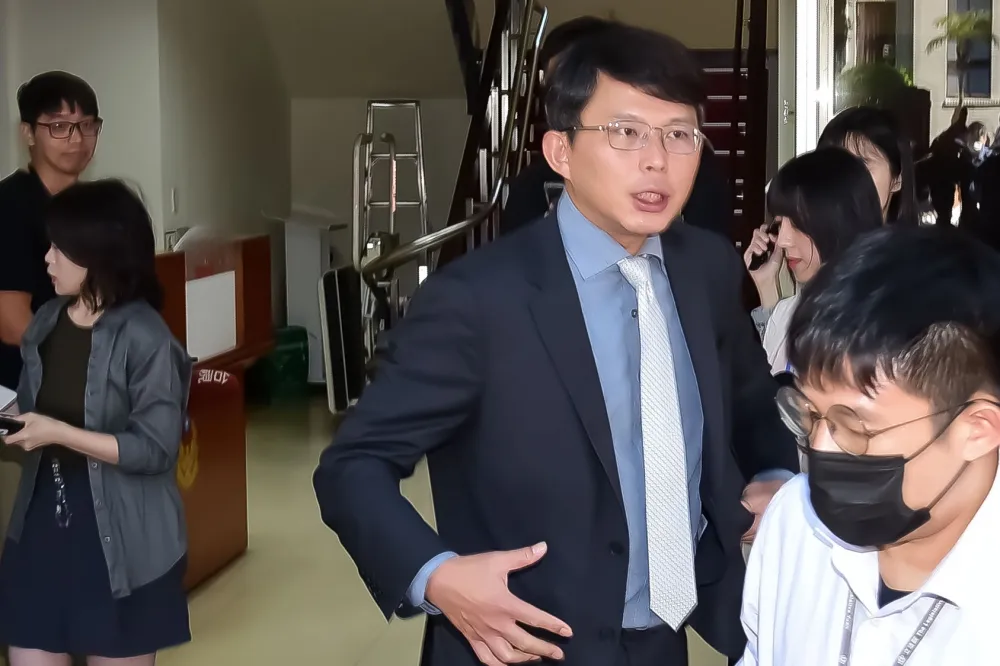 媒體人稱鄭文燦後下一個目標是柯文哲　黃國昌：對他的清廉有信心