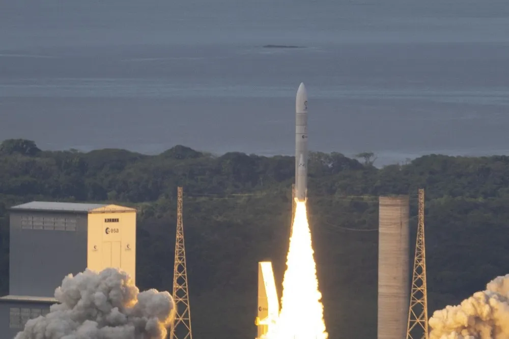 【有片】歐洲航太新希望　「亞利安6號」運載火箭發射成功