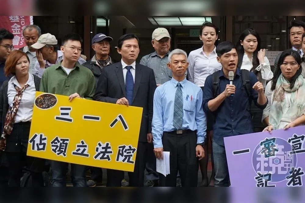 大法官尤伯祥曾因太陽花為黃國昌辯護　合照曝光網友感嘆：諷刺的畫面