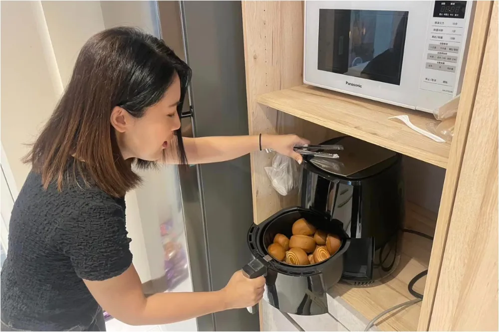 徐巧芯送「麥仔茶黑糖饅頭」狠酸鄭文燦　嗨喊：一起體驗看守所早餐生活
