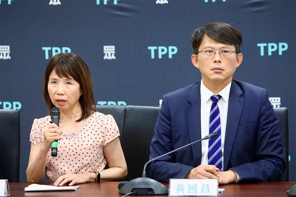 黃國昌被爆11年前反對罷免連署附身分證　綠委酸：該修的不是法而是立場